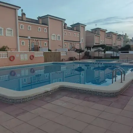 Adaptado, Terraza Muy Grande Y Soleada. Сasa de vacaciones