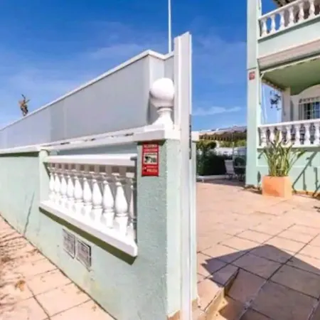 Adaptado, Terraza Muy Grande Y Soleada. Сasa de vacaciones *