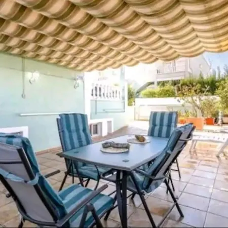 Сasa de vacaciones Adaptado, Terraza Muy Grande Y Soleada.