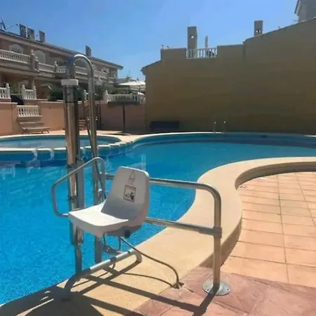 Adaptado, Terraza Muy Grande Y Soleada. Holiday home