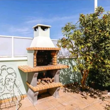 Adaptado, Terraza Muy Grande Y Soleada. Holiday home *